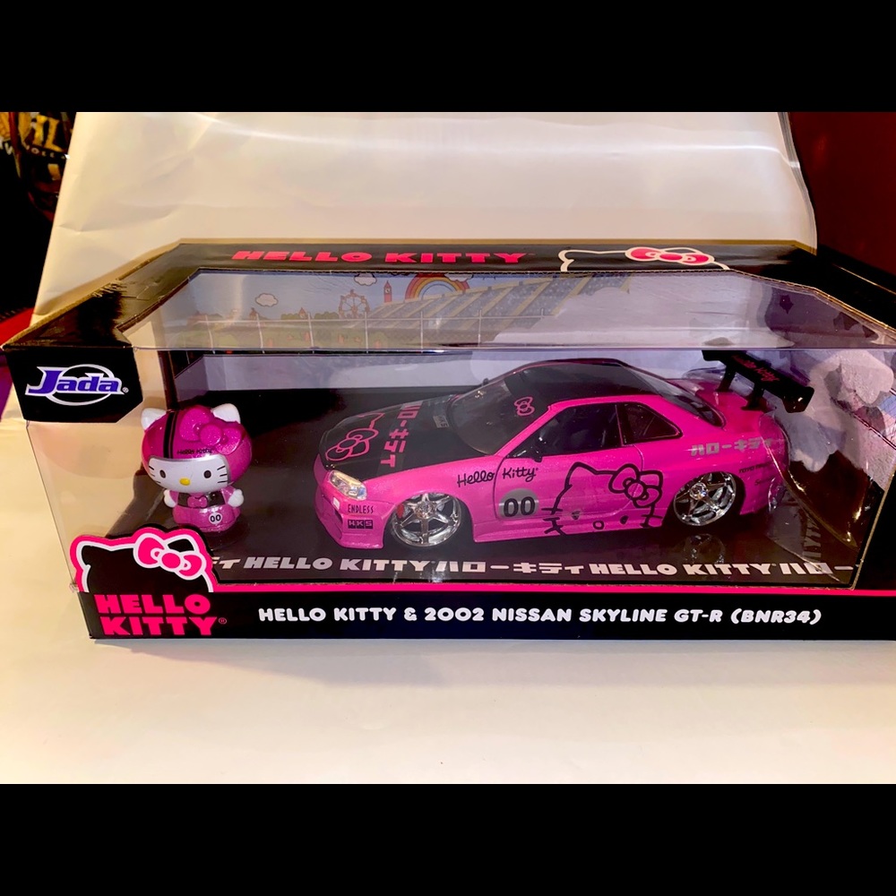 Hello Kitty 2001 Nissan Skyline 1/24 scale New”